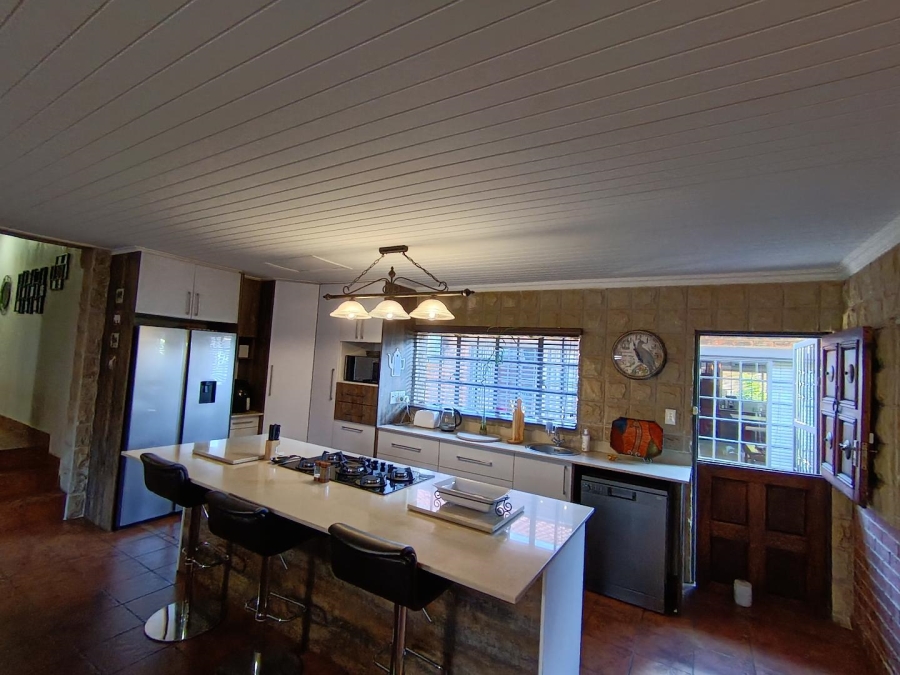 5 Bedroom Property for Sale in Langenhovenpark Free State